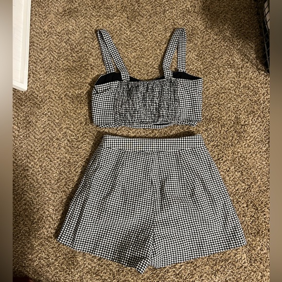 Two-piece set - Picture 2 of 2